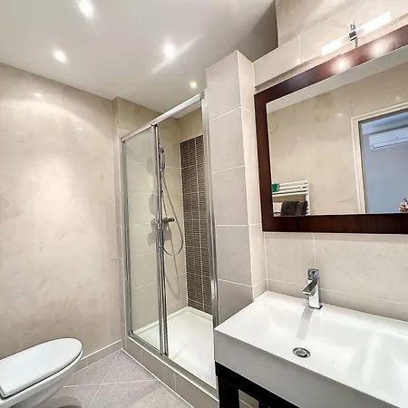 3-bedroom House With Terrace 5 Minutes Walking From La Croisette Chalet Cannes