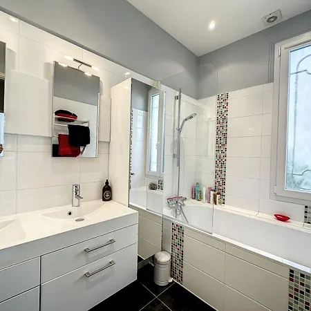 3-bedroom House With Terrace 5 Minutes Walking From La Croisette Chalet